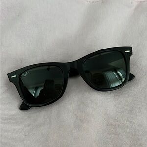 Ray-Ban Black Wayfarer Sunglasses Iconic Design